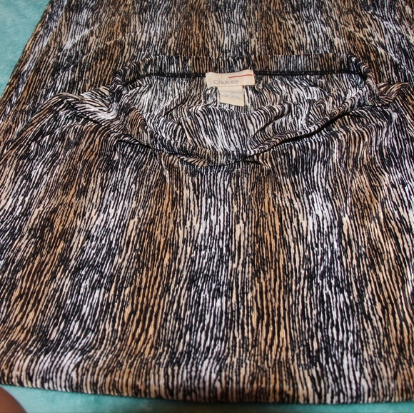 Patterned Skirt - Picture 7 of 7